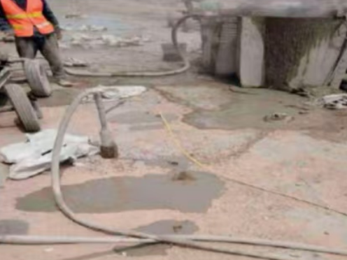 洛龙水泥混凝土路面板底注浆技术 路面脱空注浆整治方案