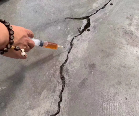 洛龙混凝土裂缝修补技术详解​